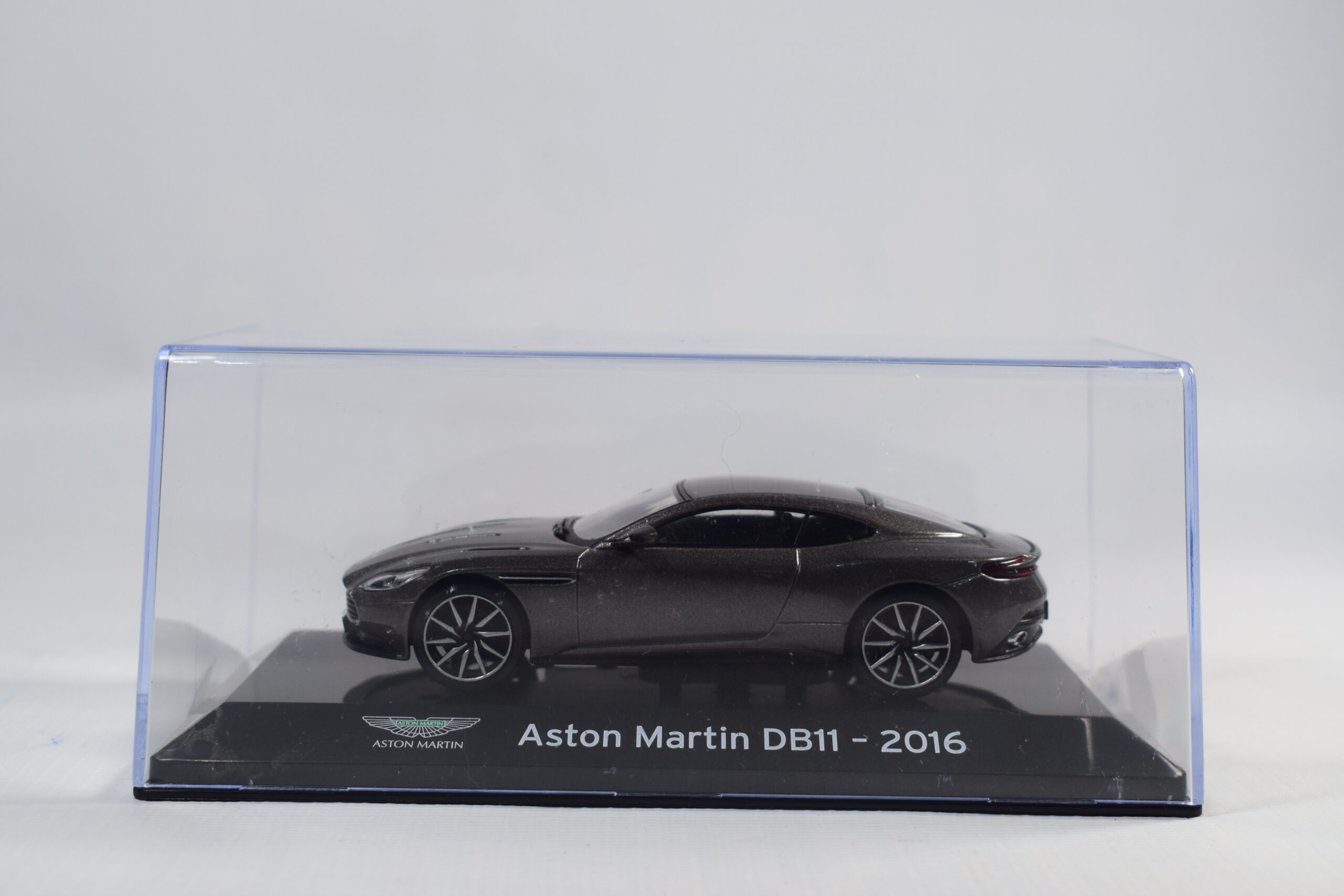 AUTO ASTON MARTIN DB11 2016 - Imagen 2