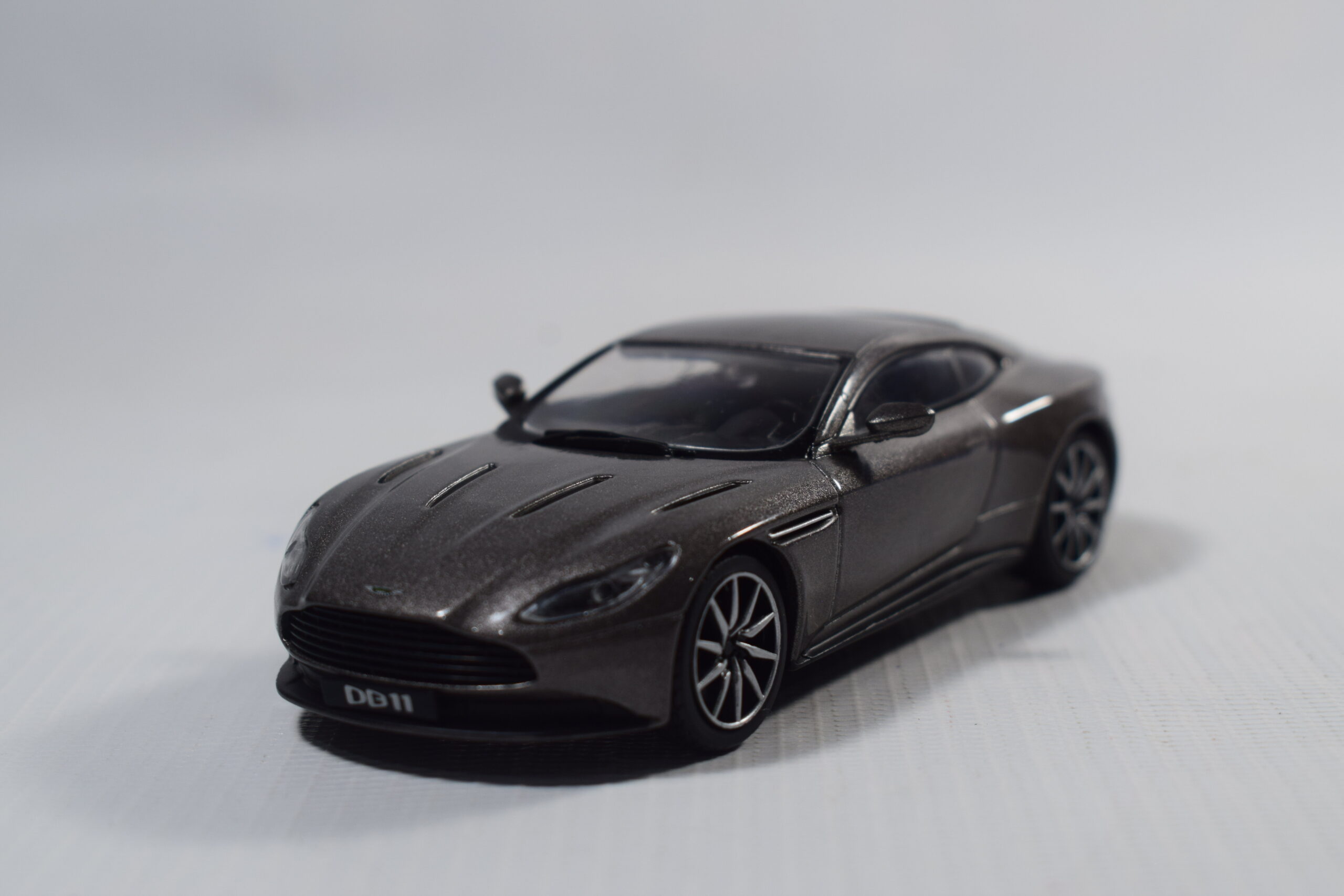AUTO ASTON MARTIN DB11 2016 - Imagen 4
