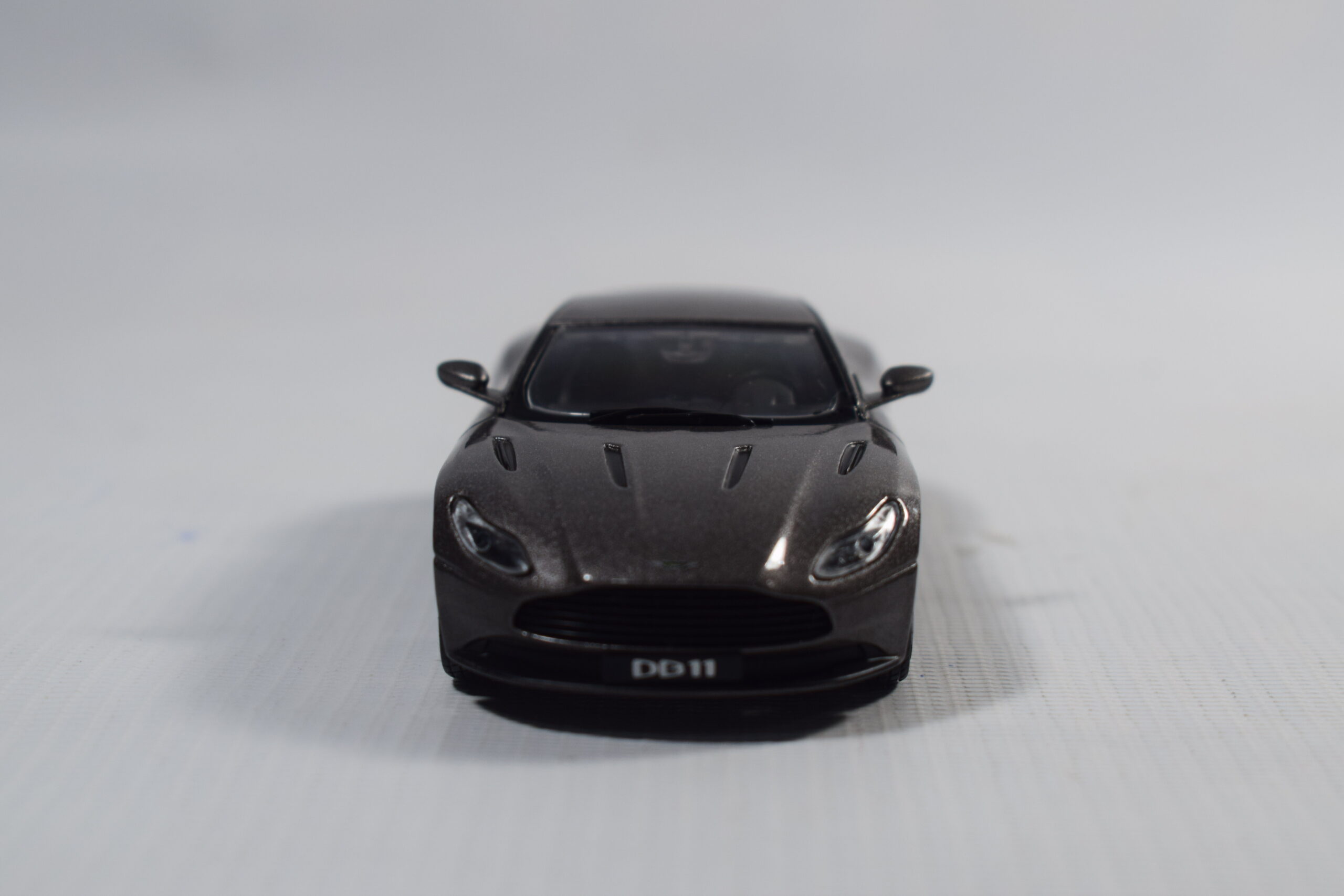 AUTO ASTON MARTIN DB11 2016 - Imagen 5