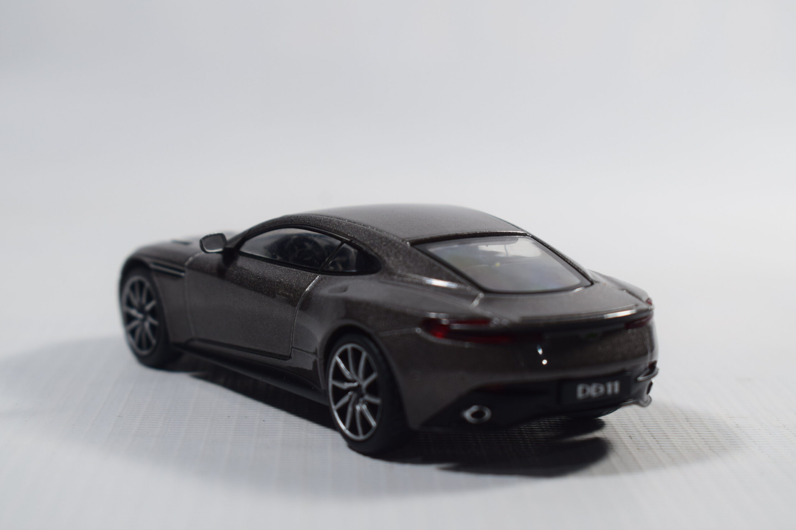 AUTO ASTON MARTIN DB11 2016 - Imagen 6