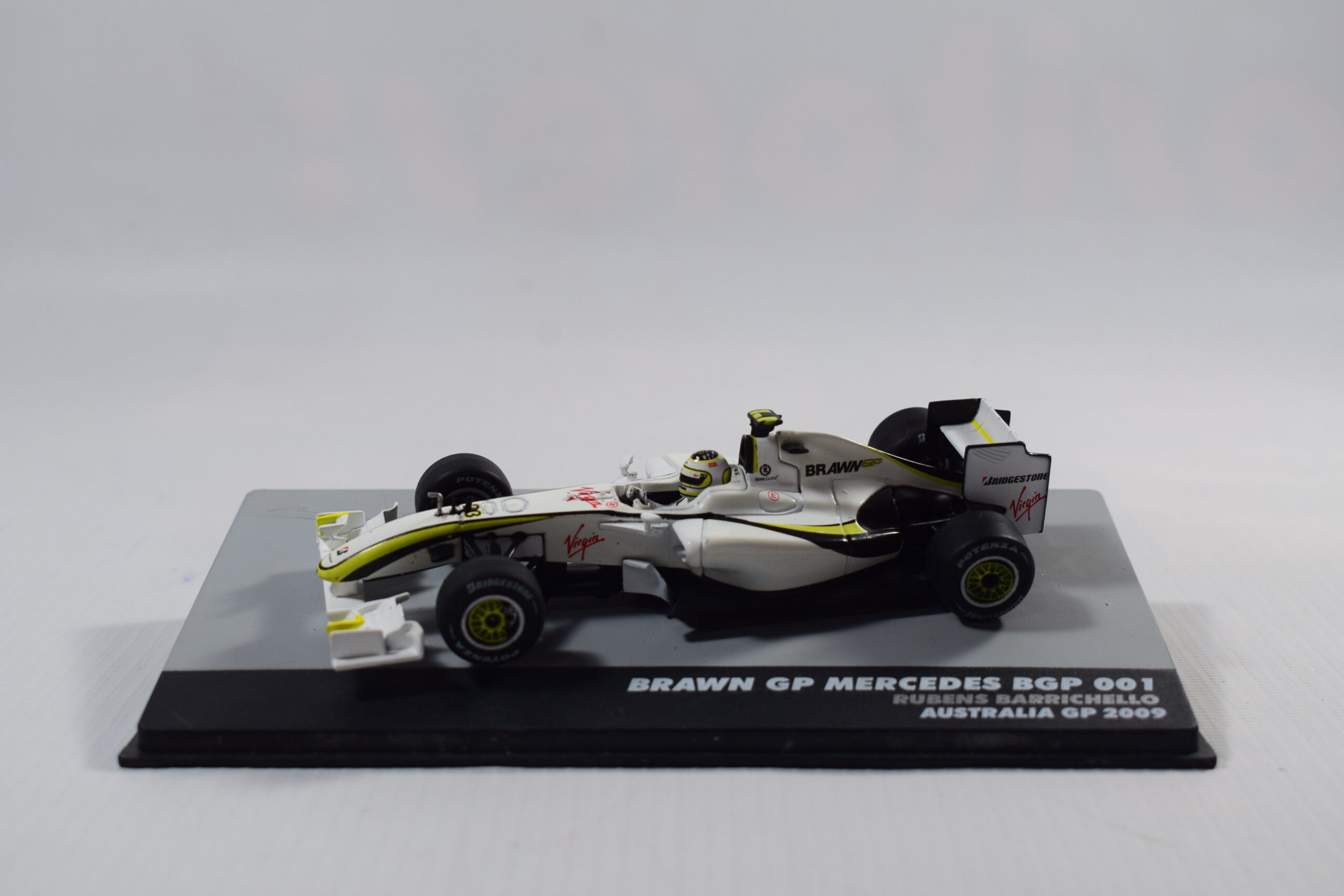 AUTO DE COMPETENCIA BRAWN GP MERCEDES BGP 001 DE RUBENS BARRICHELLO