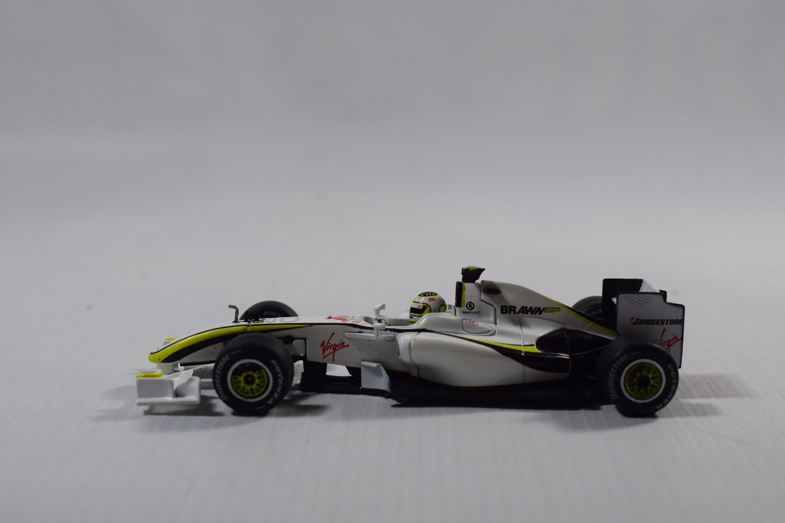 AUTO DE COMPETENCIA BRAWN GP MERCEDES BGP 001 DE RUBENS BARRICHELLO - Imagen 3