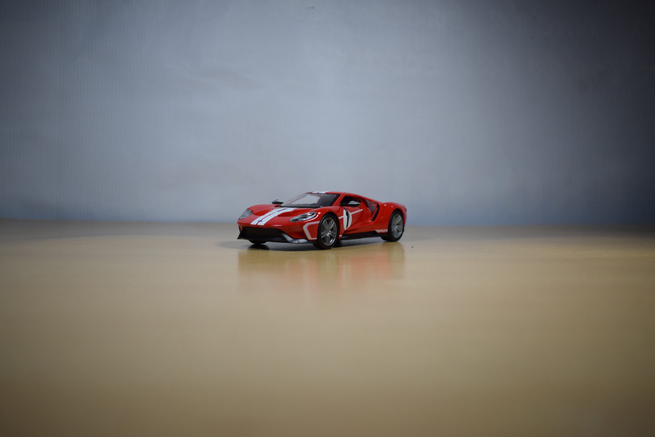 AUTO DE COMPETENCIA FORD GT N°1 2018 - Imagen 3