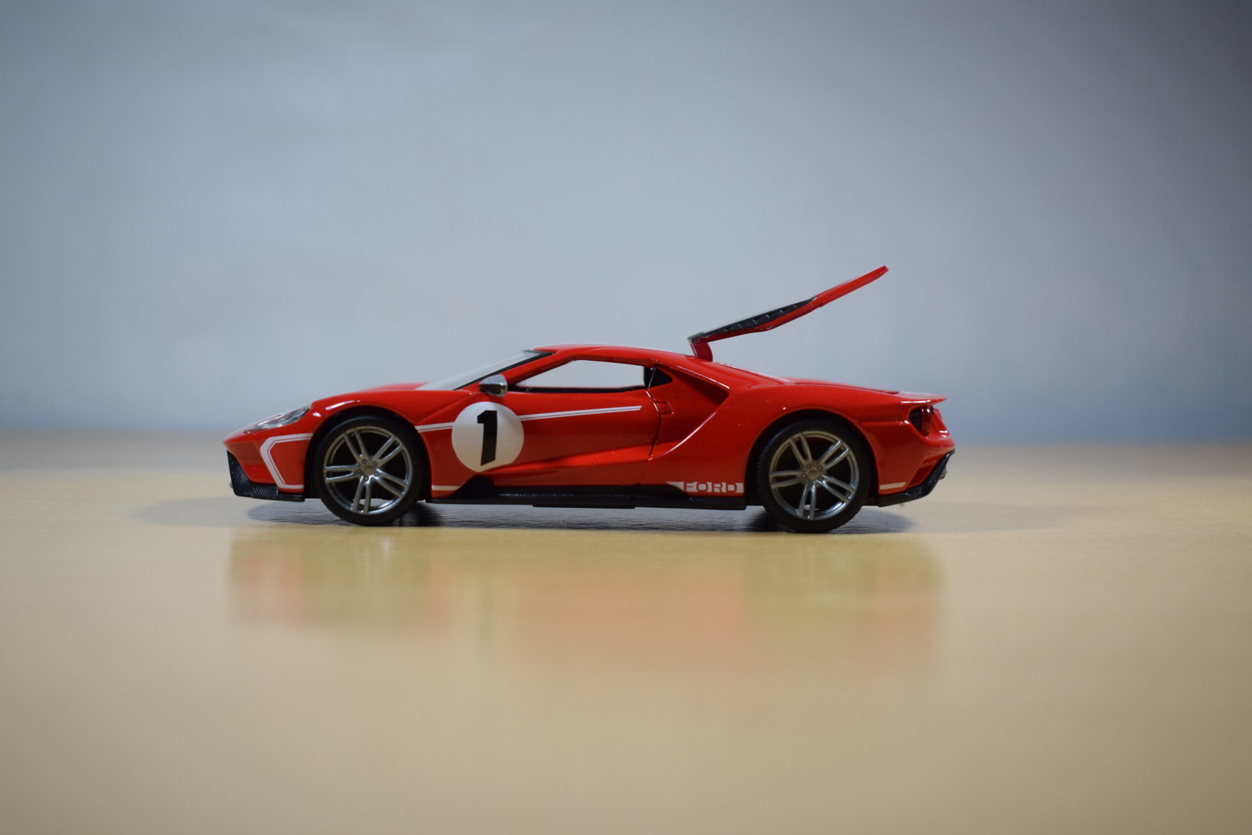 AUTO DE COMPETENCIA FORD GT N°1 2018 - Imagen 6
