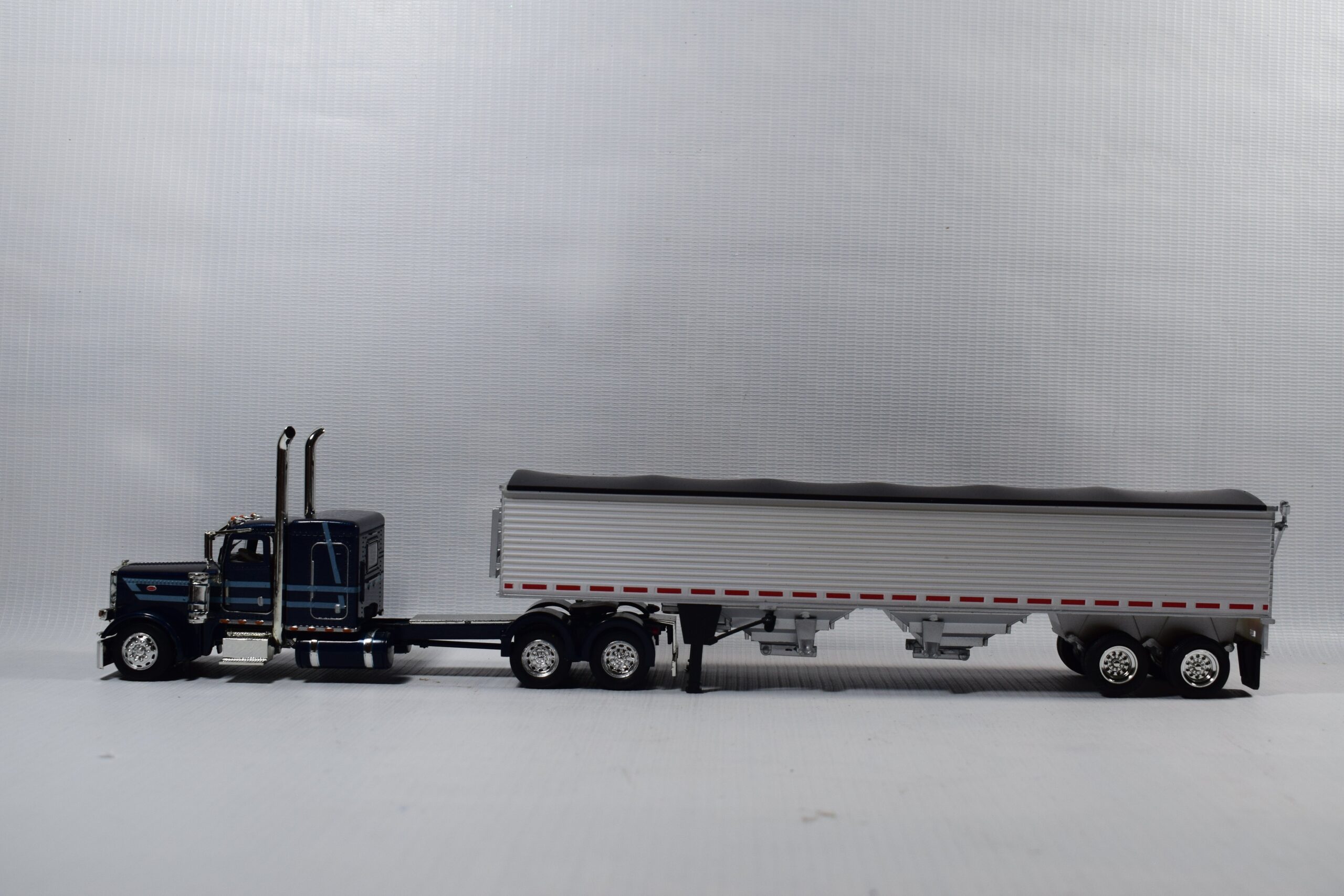 CAMION VOLQUETE BASCULANTE PETERBILT - Imagen 3