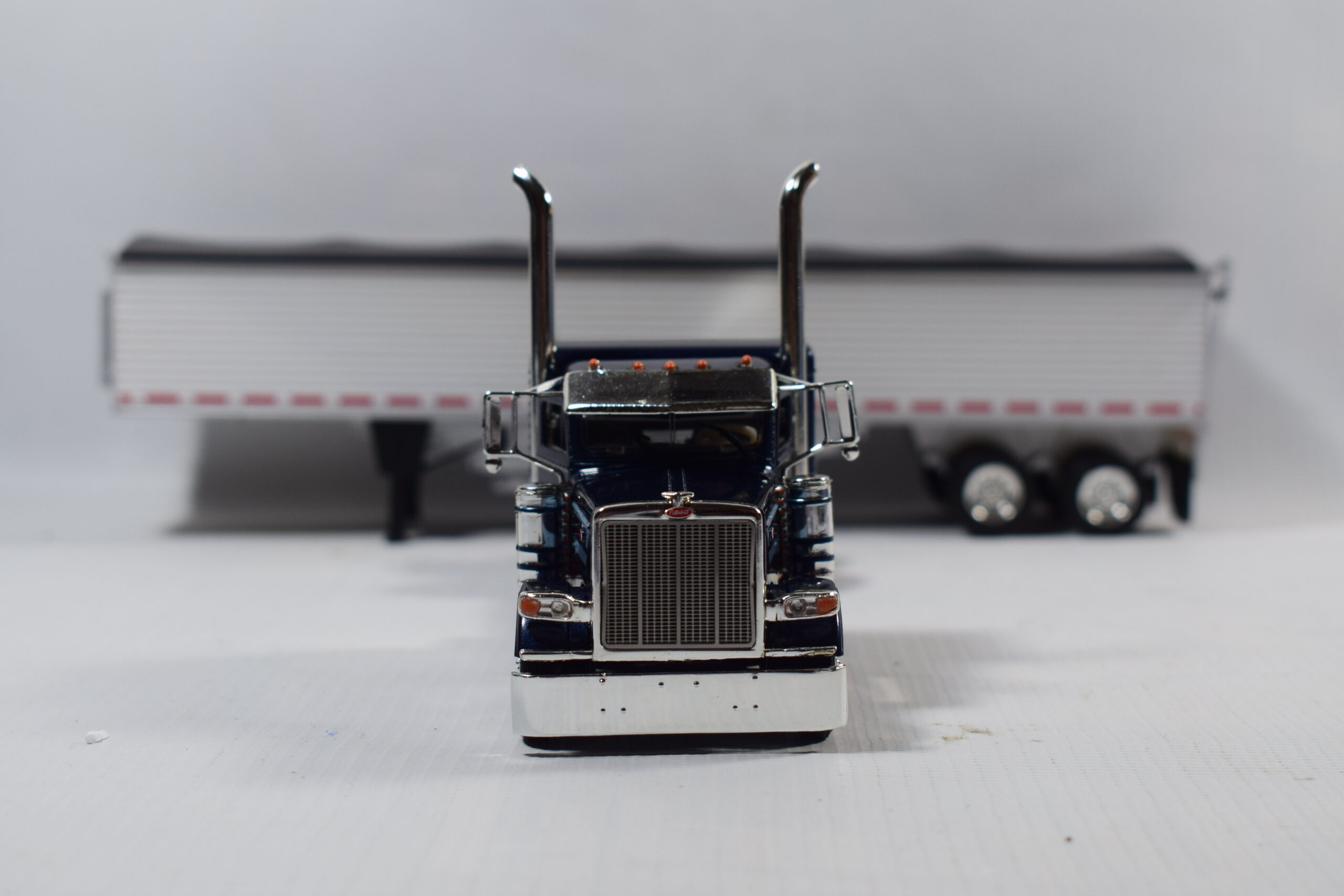 CAMION VOLQUETE BASCULANTE PETERBILT