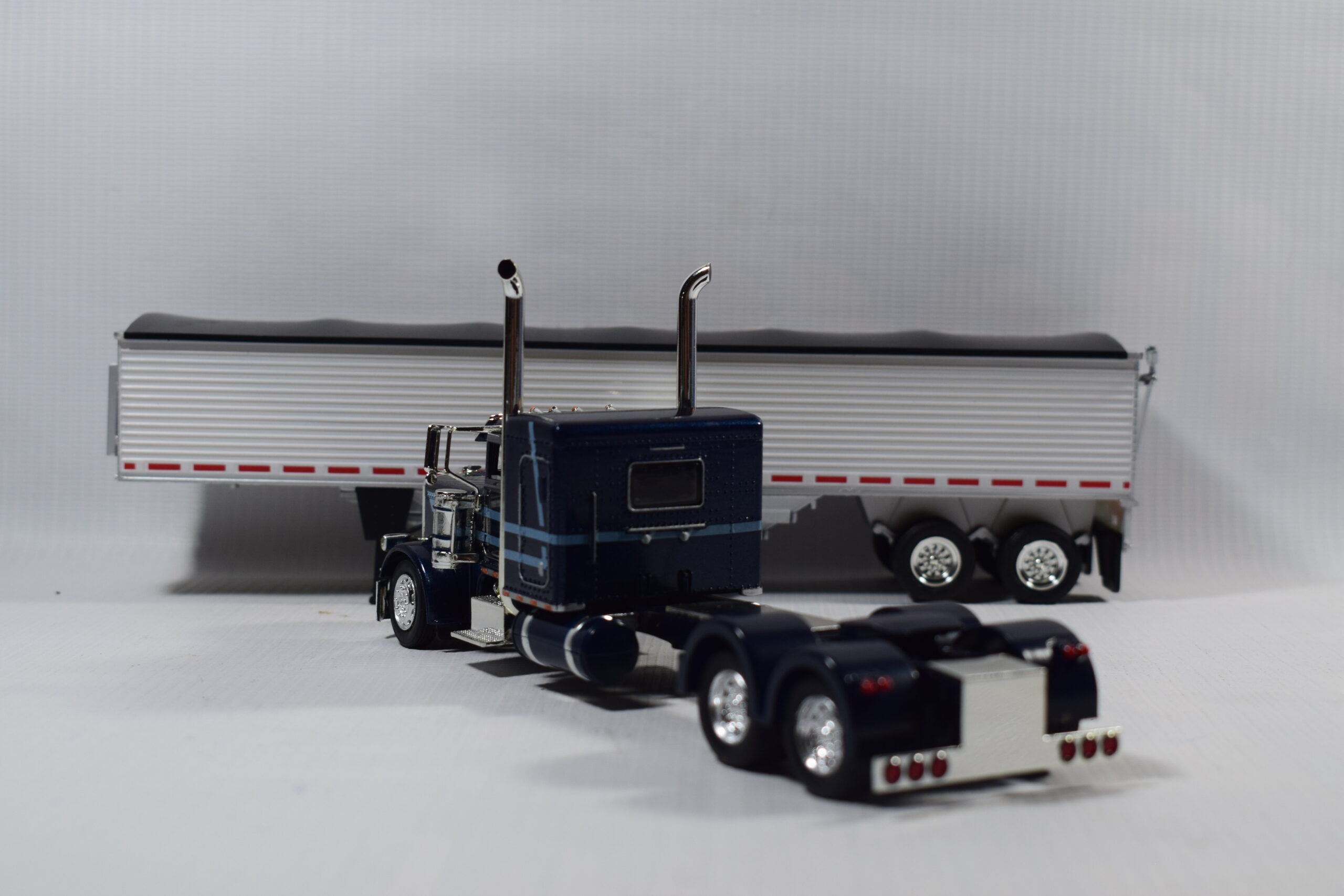CAMION VOLQUETE BASCULANTE PETERBILT - Imagen 5