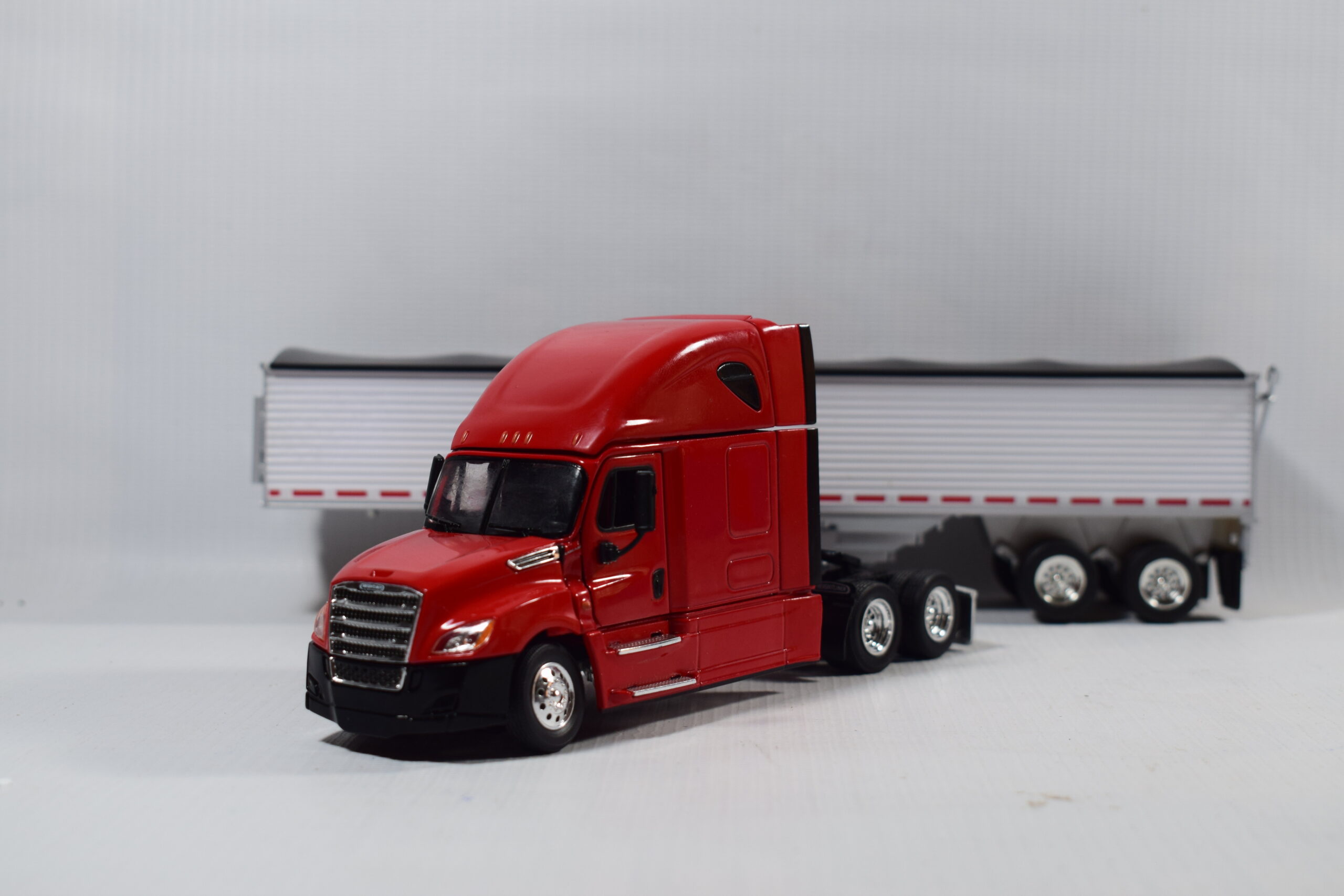 CAMION VOLQUETE BASCULANTE FREIGHTLINER CASCADIA - Imagen 4