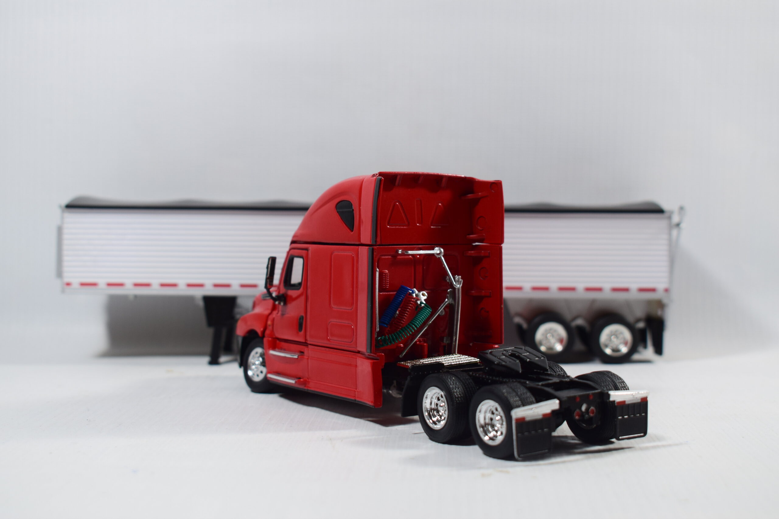 CAMION VOLQUETE BASCULANTE FREIGHTLINER CASCADIA - Imagen 5