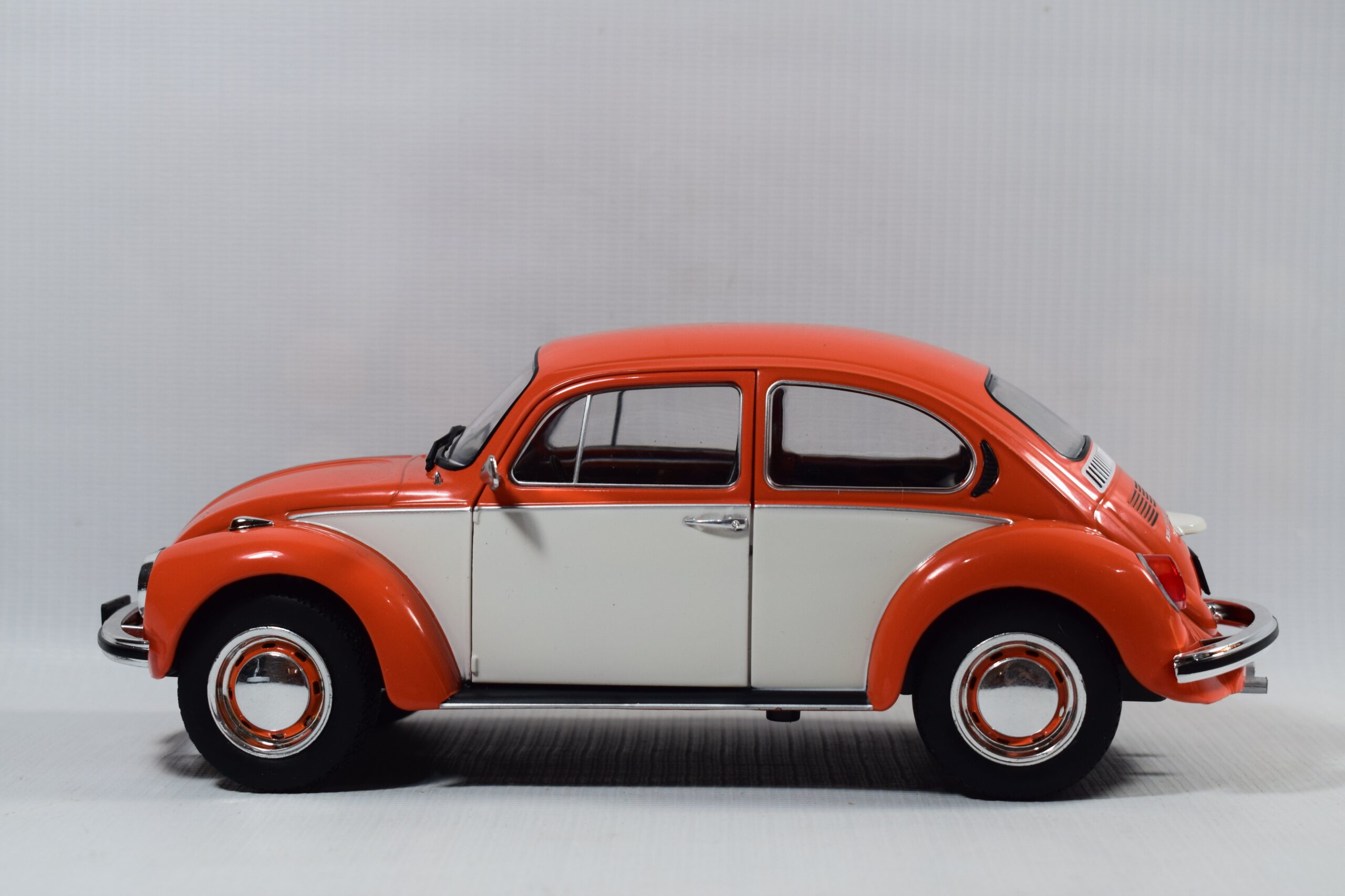 AUTO VOLKSWAGEN BEETLE 1303 - Imagen 3