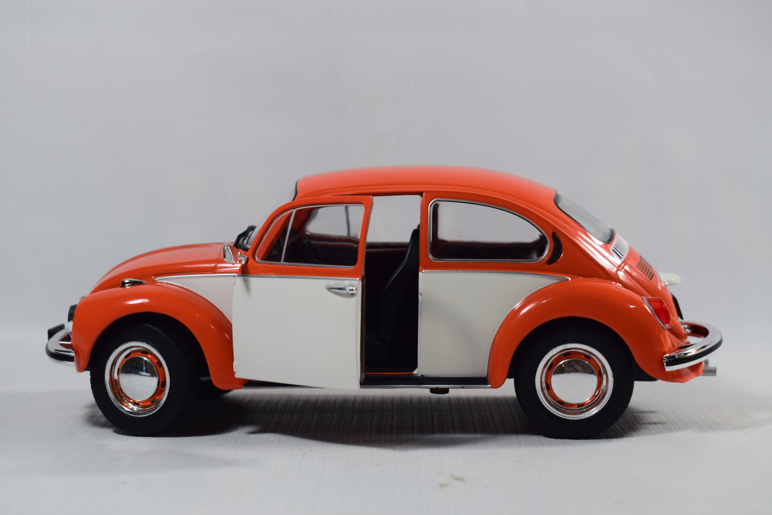 AUTO VOLKSWAGEN BEETLE 1303 - Imagen 6