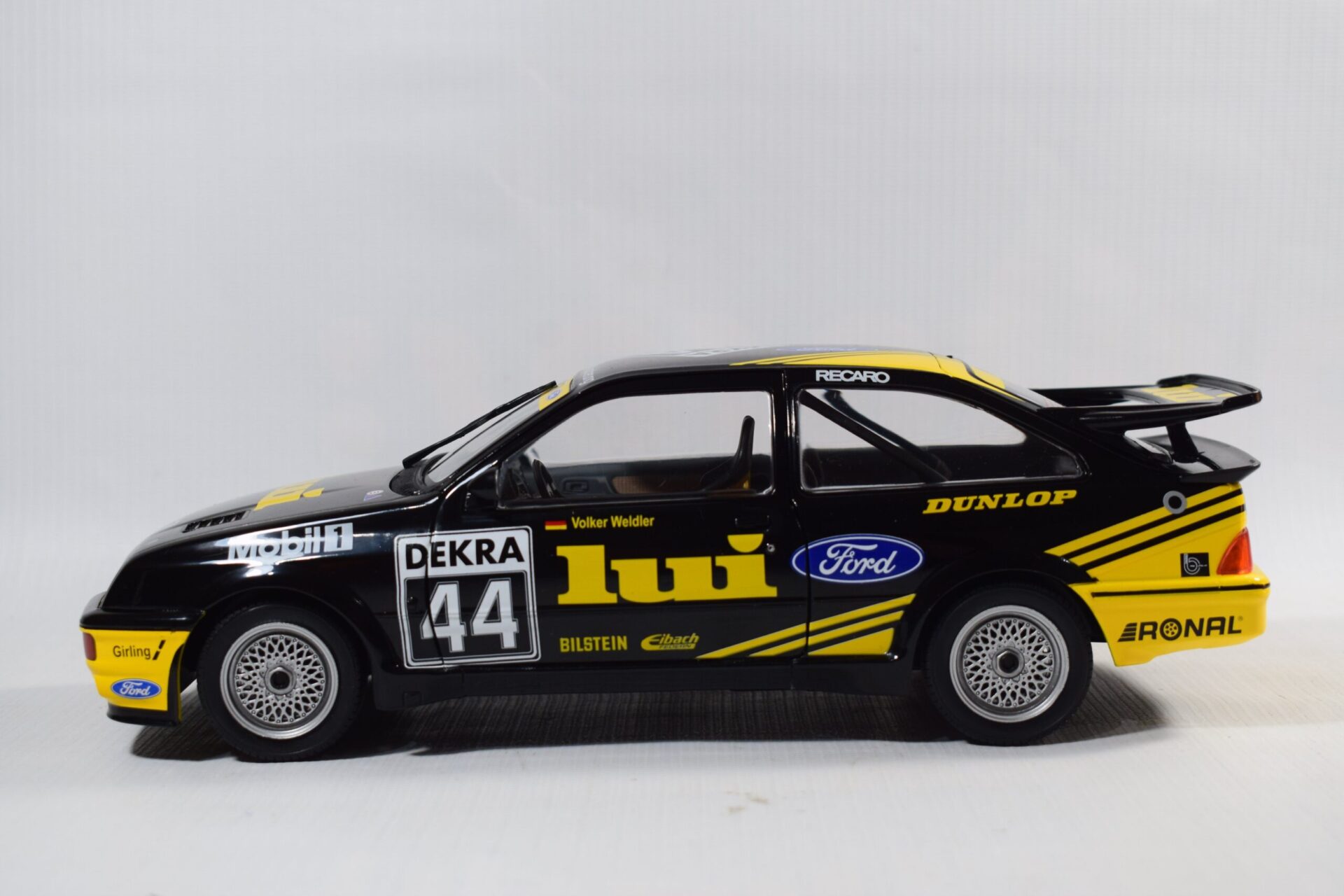 AUTO DE COMPETENCIA FORD SIERRA RS500 1989 - Imagen 3
