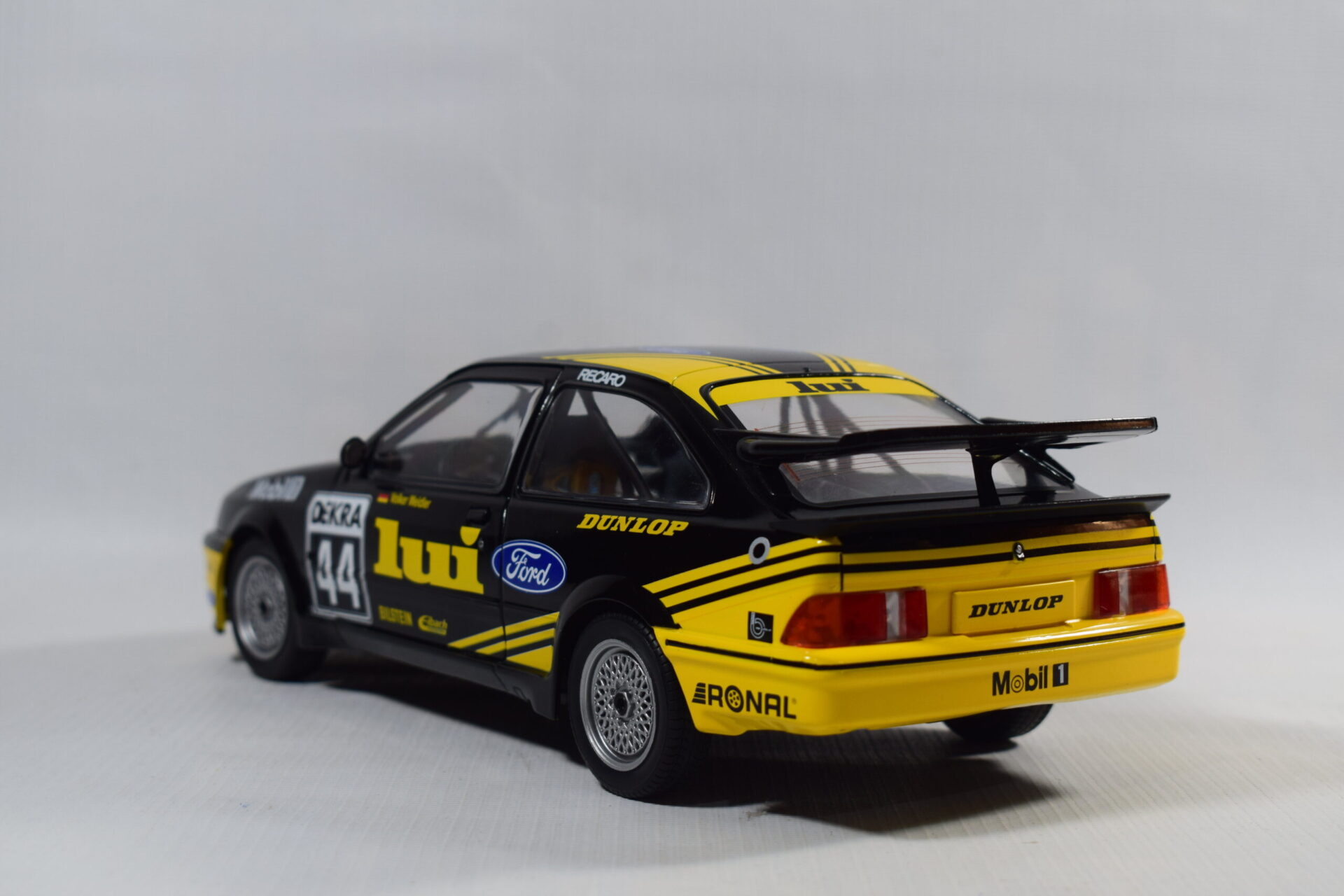 AUTO DE COMPETENCIA FORD SIERRA RS500 1989 - Imagen 5