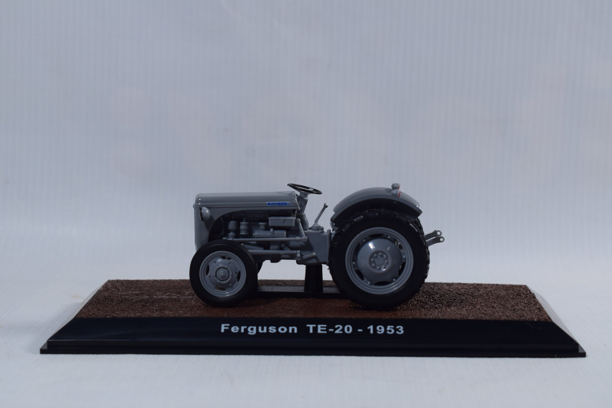 TRACTOR AGRICOLA FERGURSON TE-20