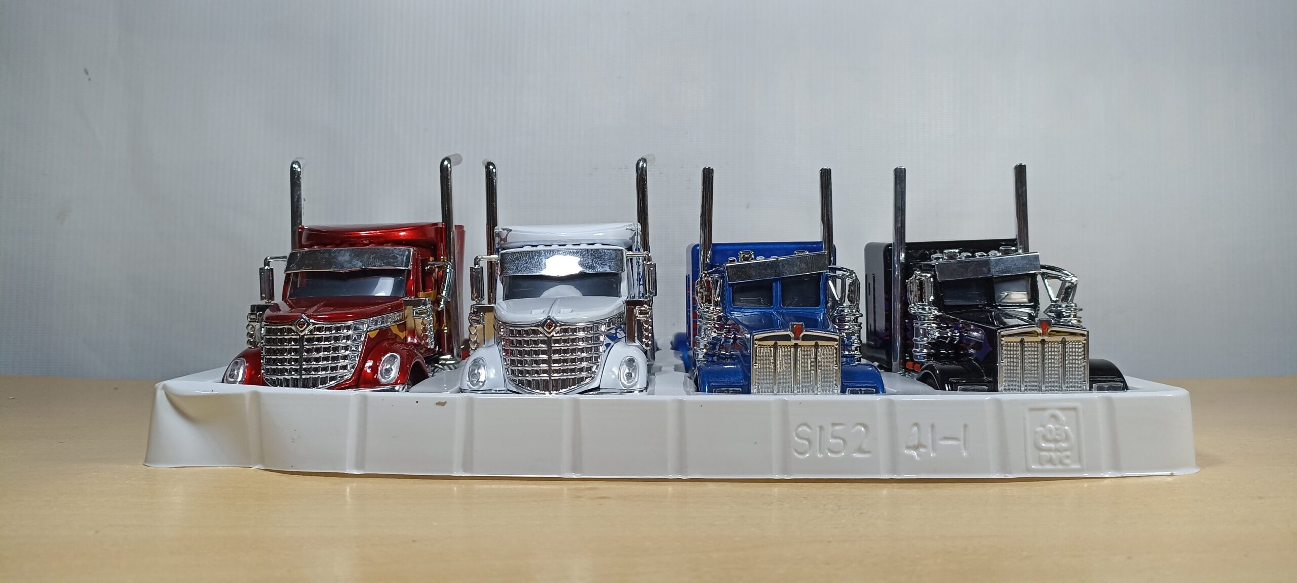SET DE CABEZAS TRACTORAS INTERNATIONAL LONESTAR Y KENWORTH W900 - Imagen 2