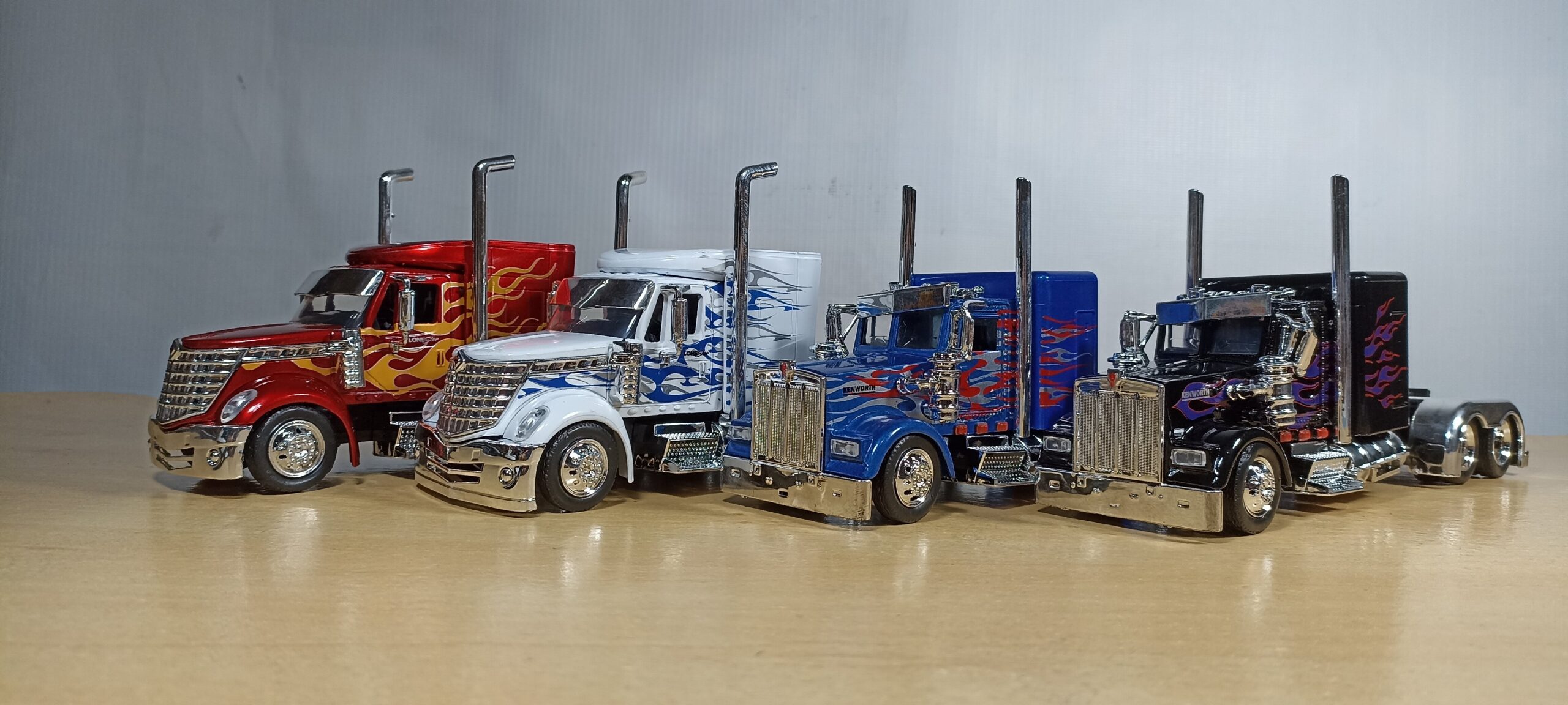 SET DE CABEZAS TRACTORAS INTERNATIONAL LONESTAR Y KENWORTH W900