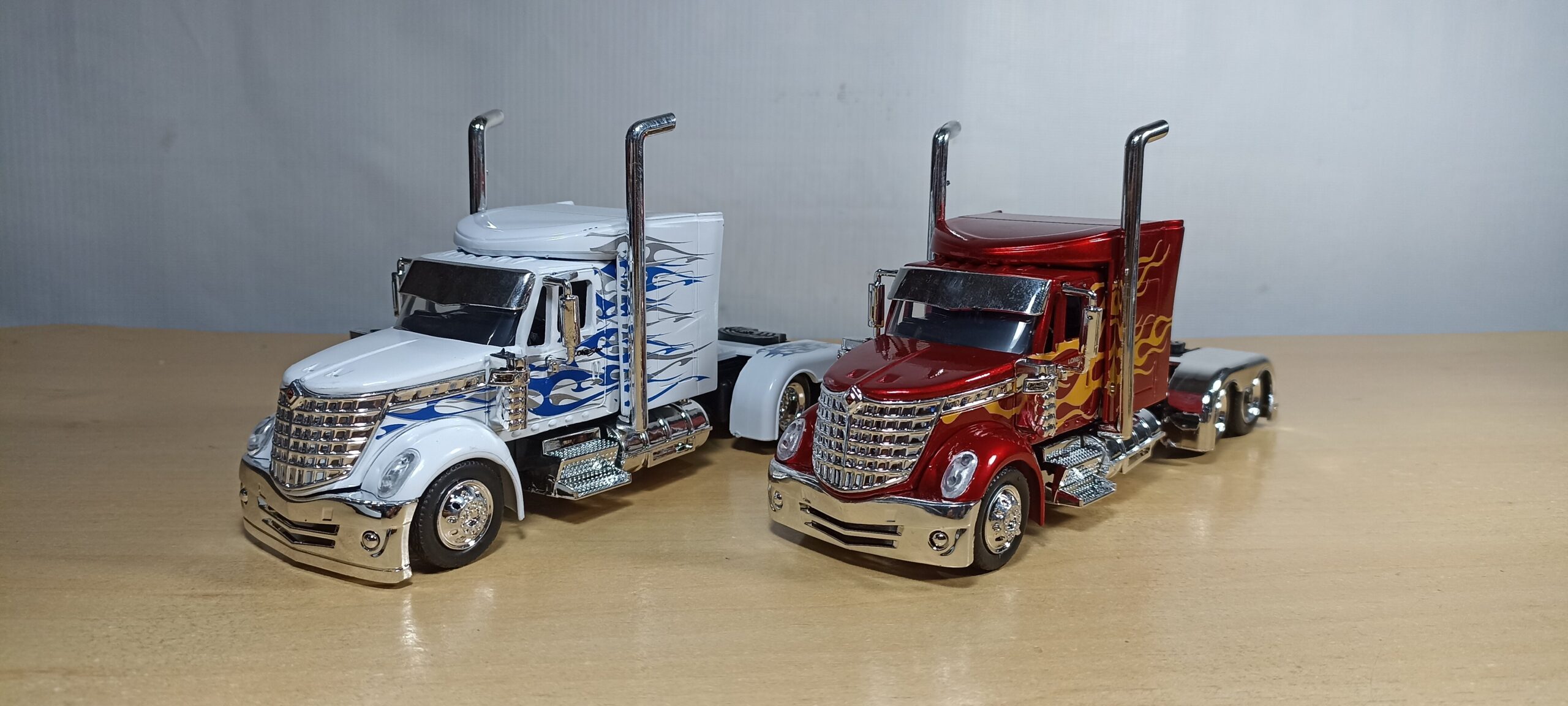 SET DE CABEZAS TRACTORAS INTERNATIONAL LONESTAR Y KENWORTH W900 - Imagen 4
