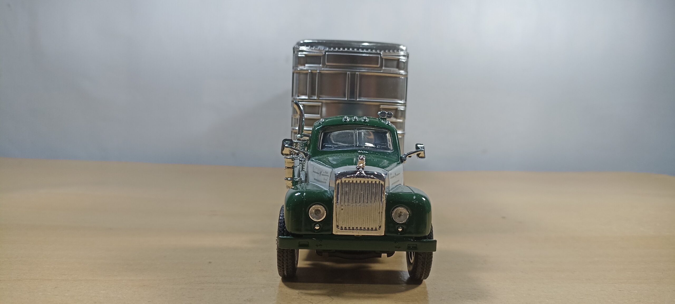 CAMION PORTAGANADOS MACK B-61 - Imagen 4