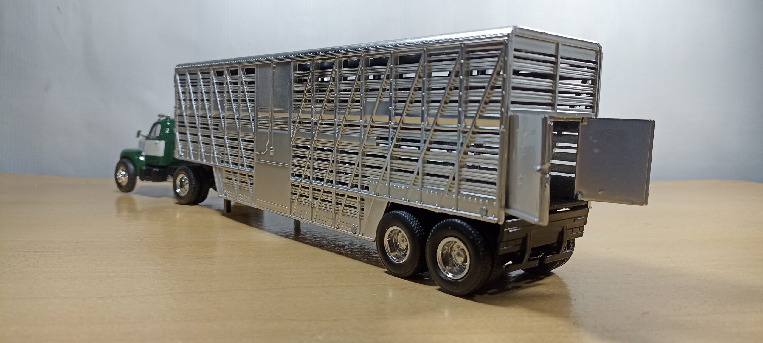 CAMION PORTAGANADOS MACK B-61 - Imagen 5