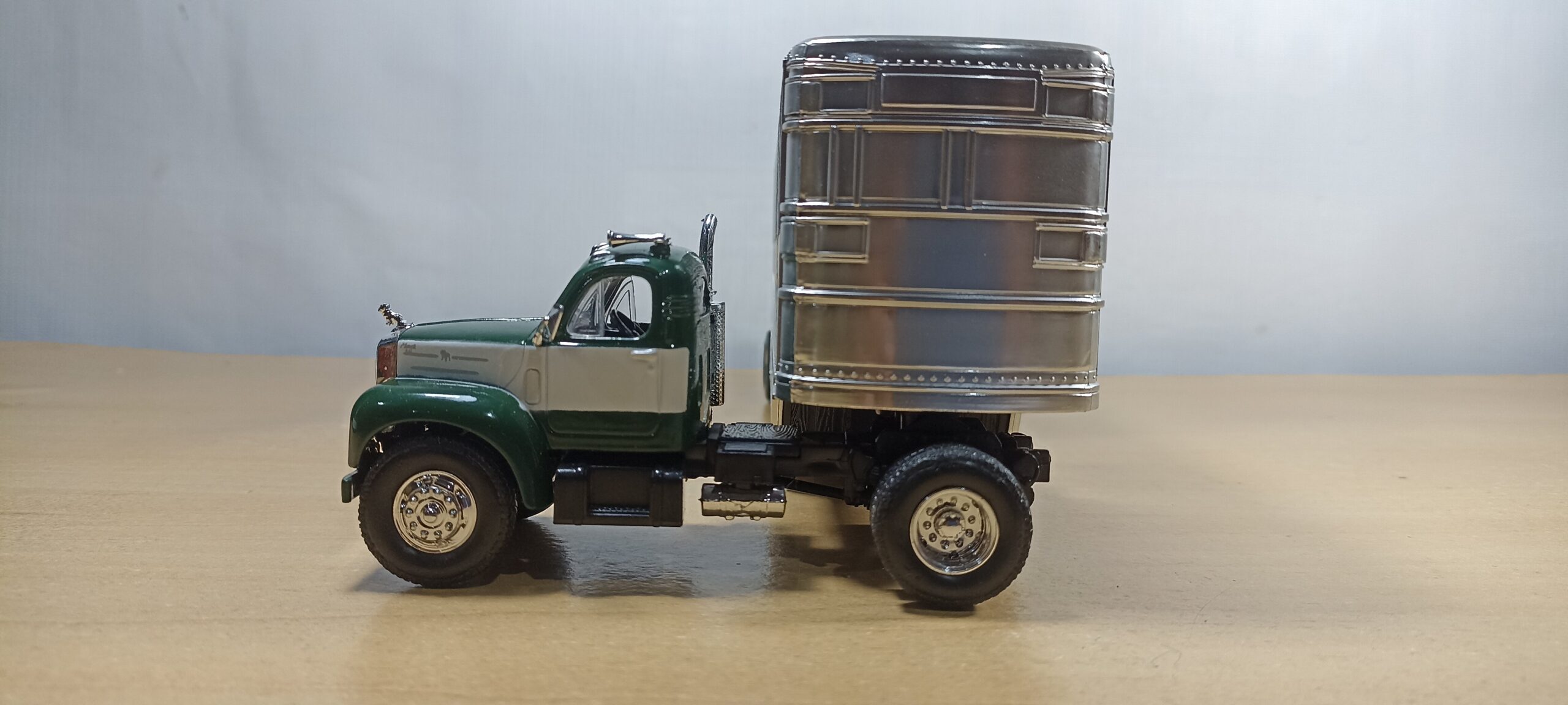 CAMION PORTAGANADOS MACK B-61 - Imagen 6