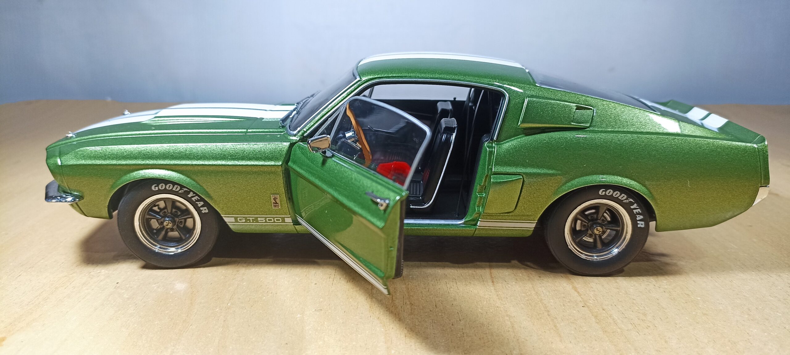 AUTO FORD MUSTANG SHELBY GT500 - Imagen 5