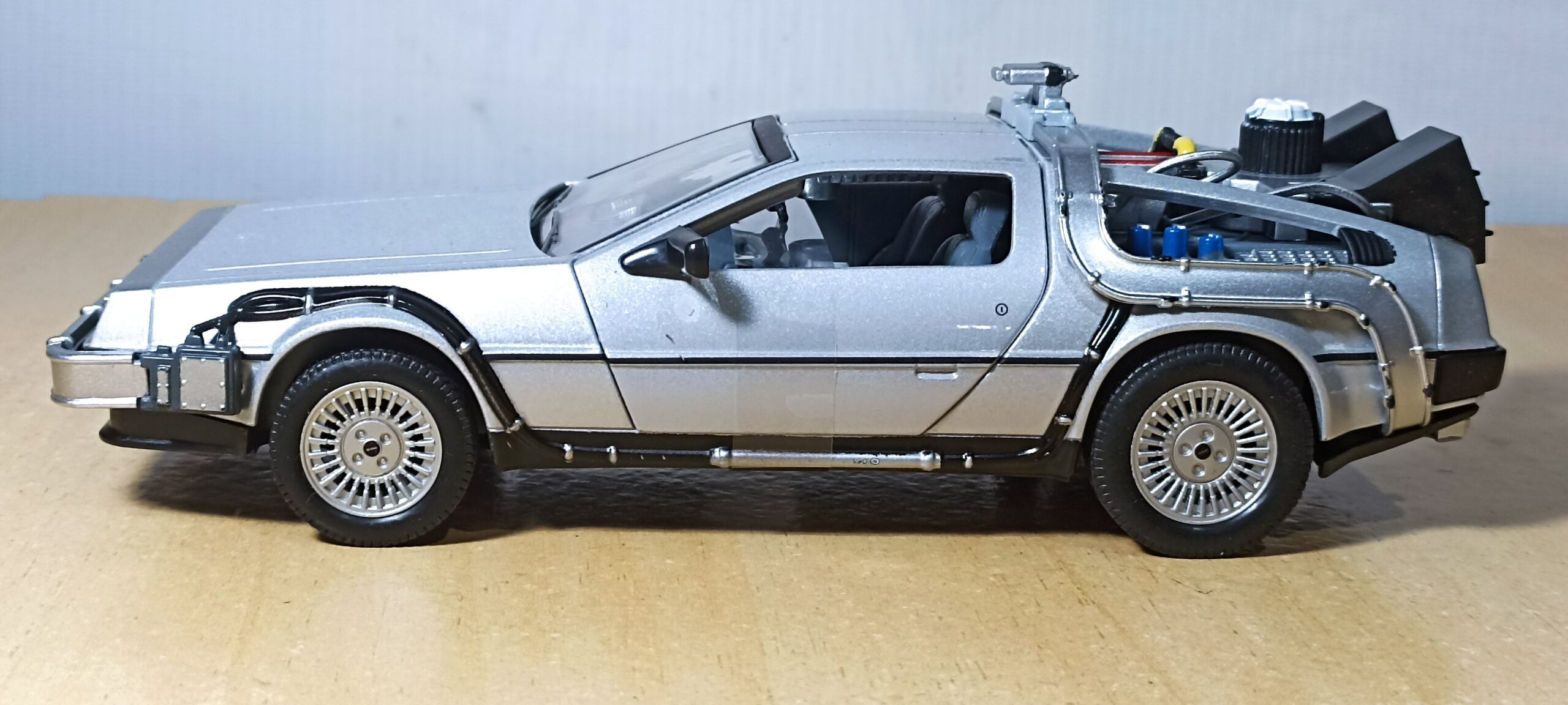 AUTO MAQUINAS DEL FUTURO DE LOREAN - Imagen 2