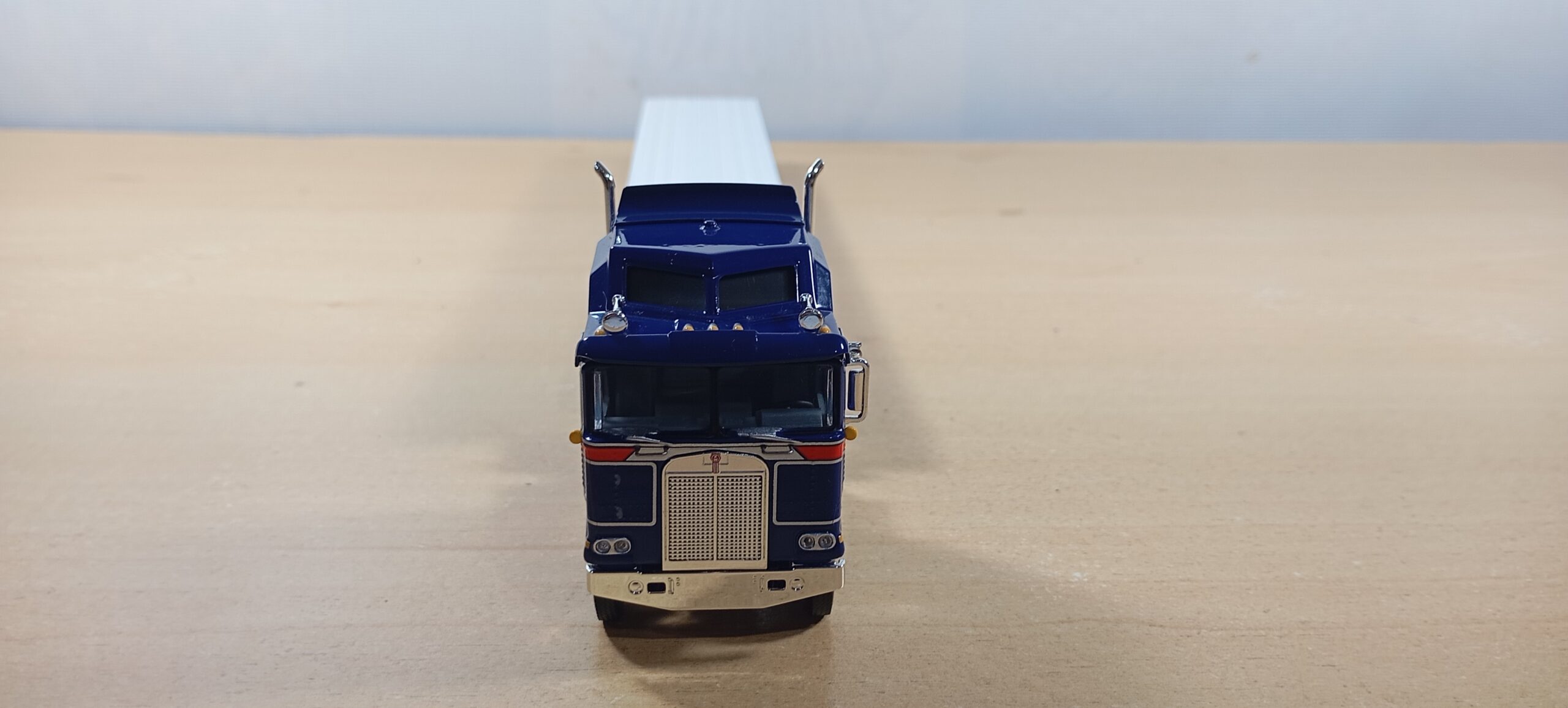 CAMION PLATAFORMA KENWORTH K100 - Imagen 6