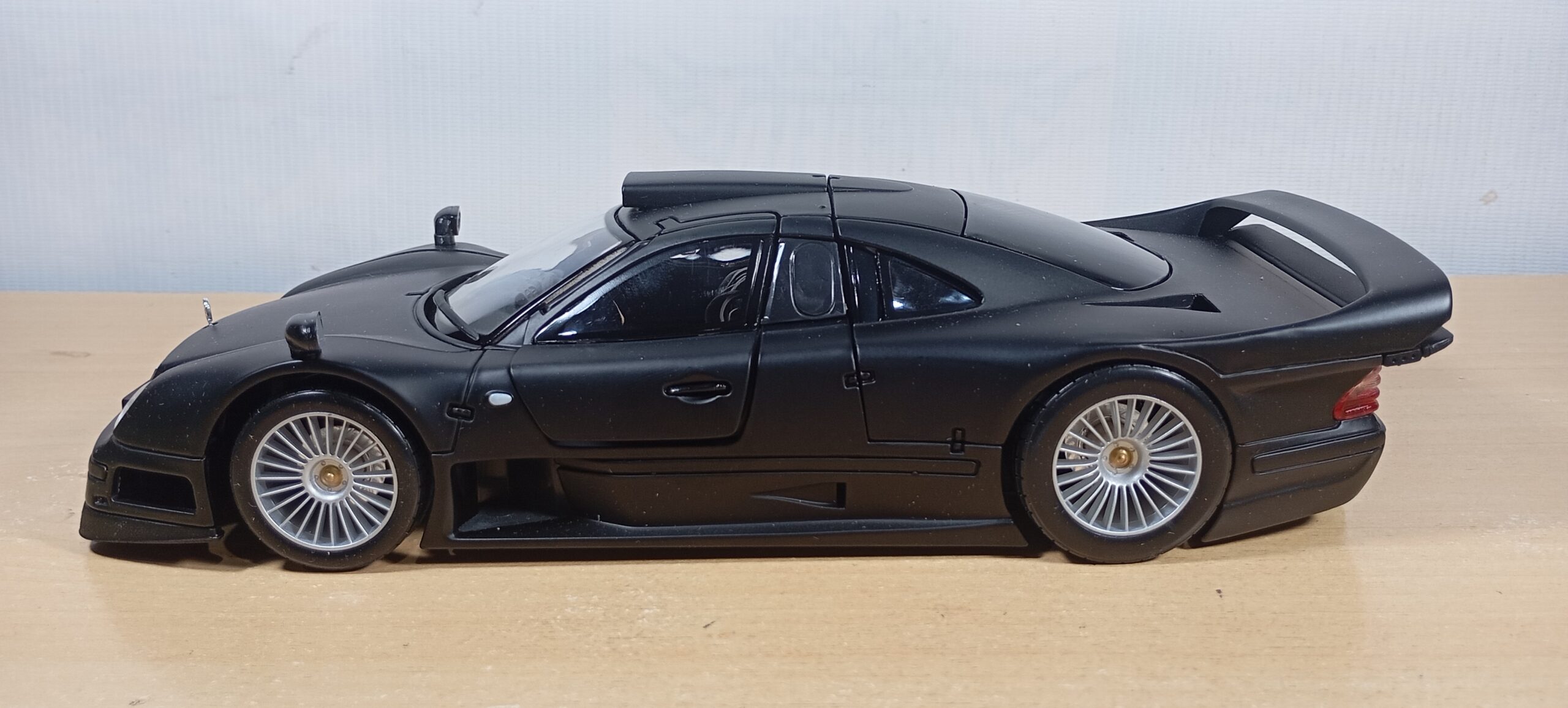 AUTO MERCEDES BENZ CLK GTR - Imagen 3