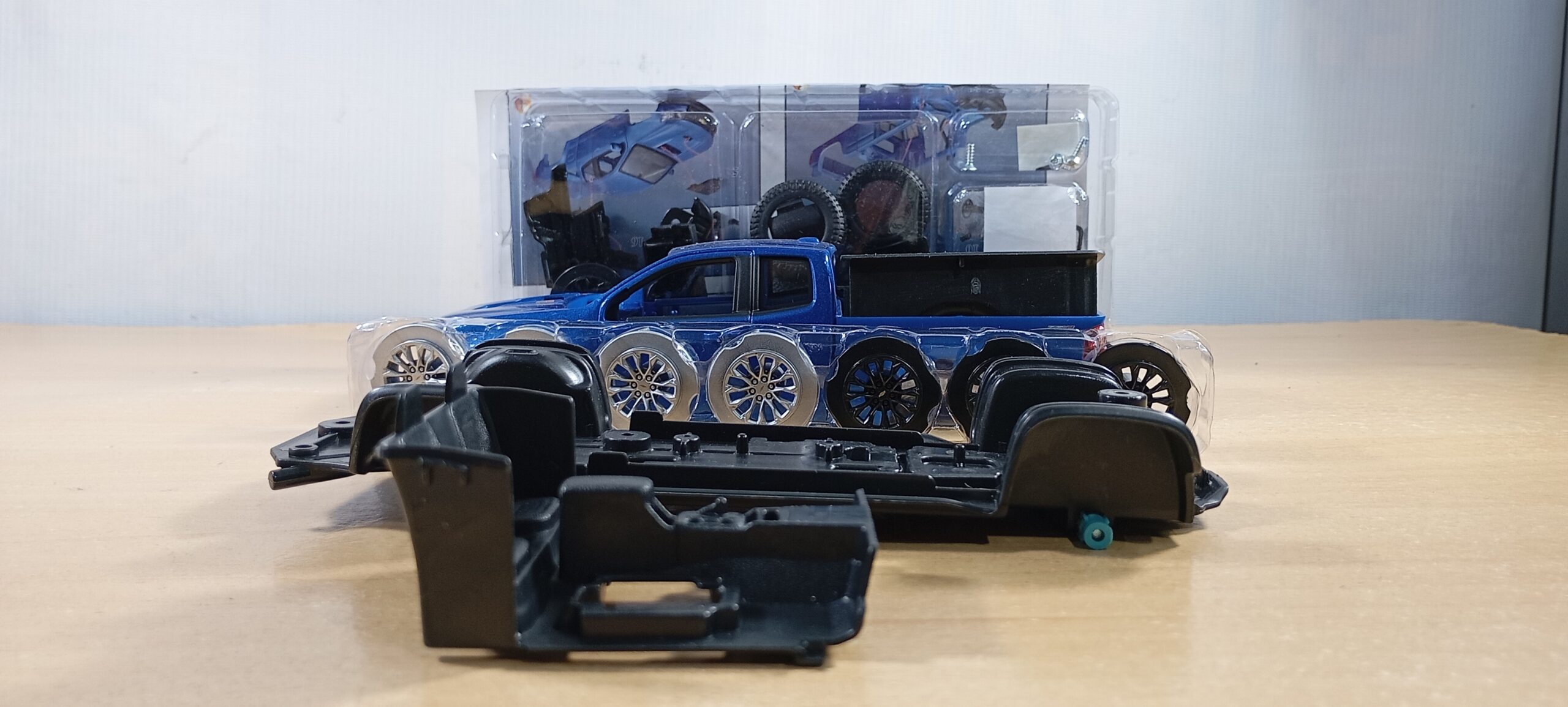 CAMIONETA CHEVROLET COLORADO ZR2 2017 PARA ENSAMBLAR - Imagen 3