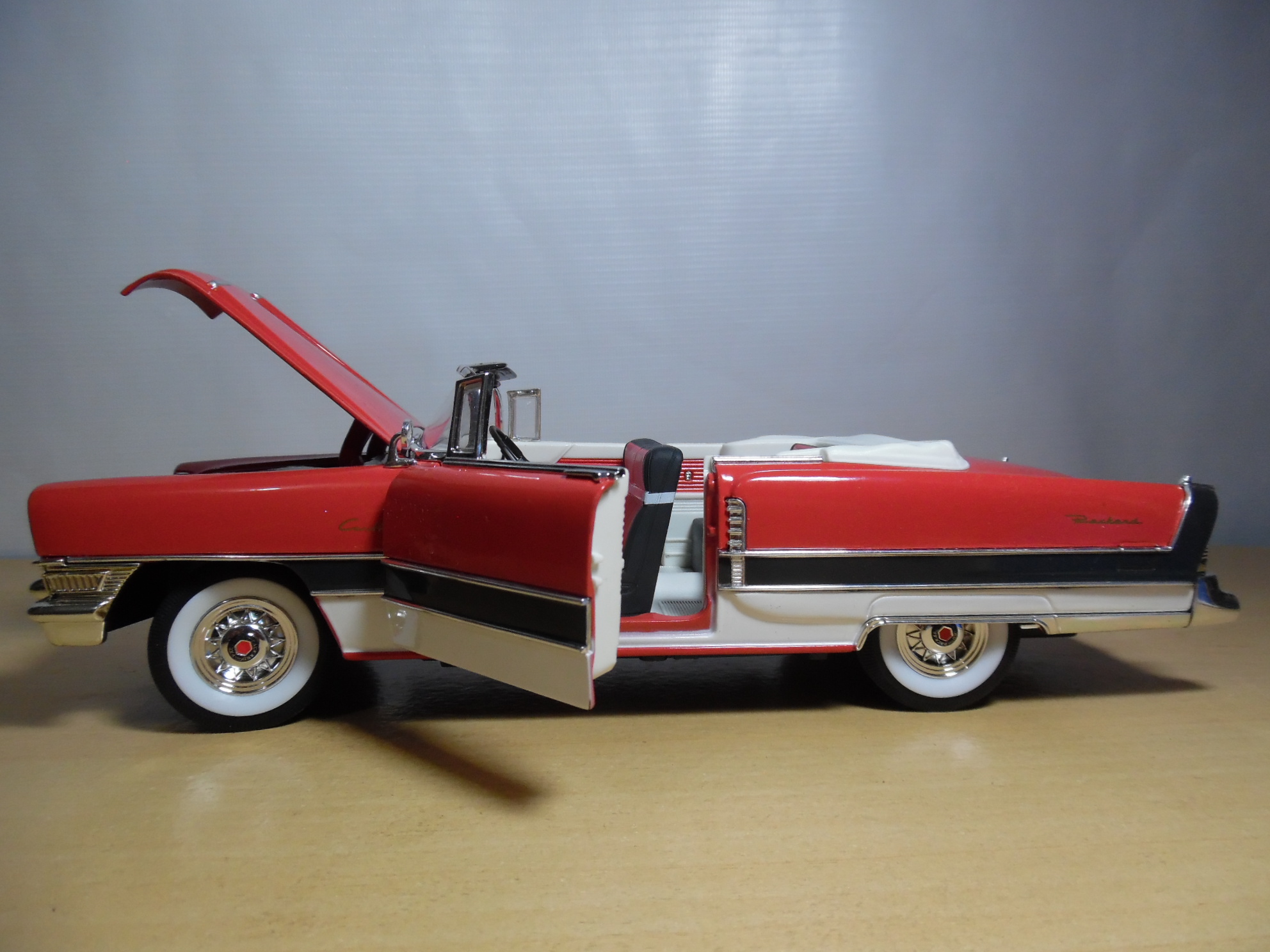 AUTO CLASICO PACKARD CARIBBEAN 1955