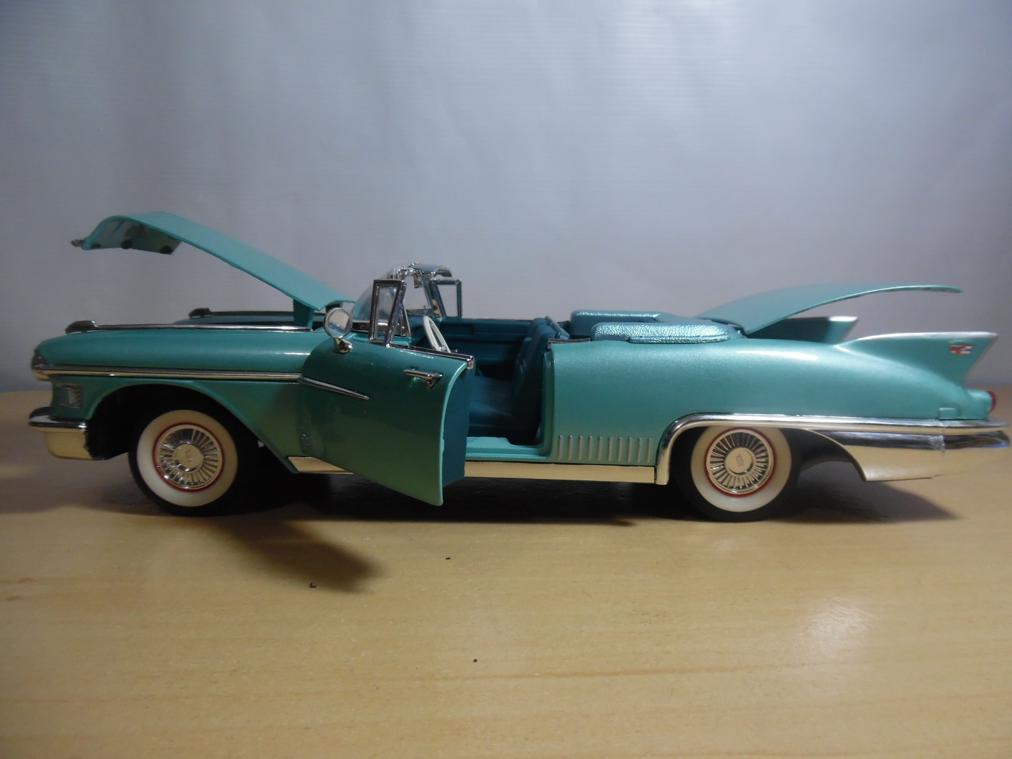 AUTO CLASICO CADILAC EL DORADO BIARRITZ 1958