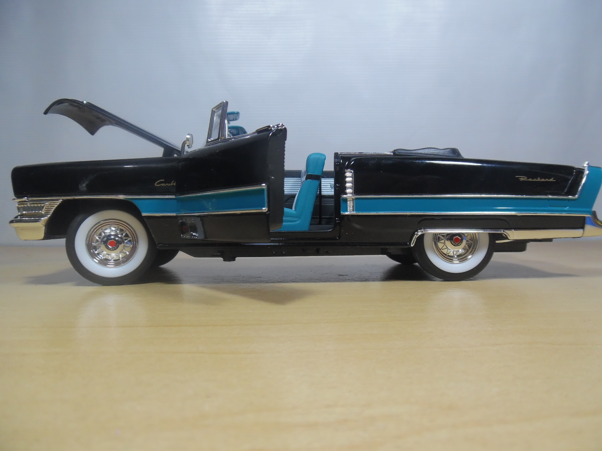 AUTO CLASICO PACKARD CARIBBEAN 1955