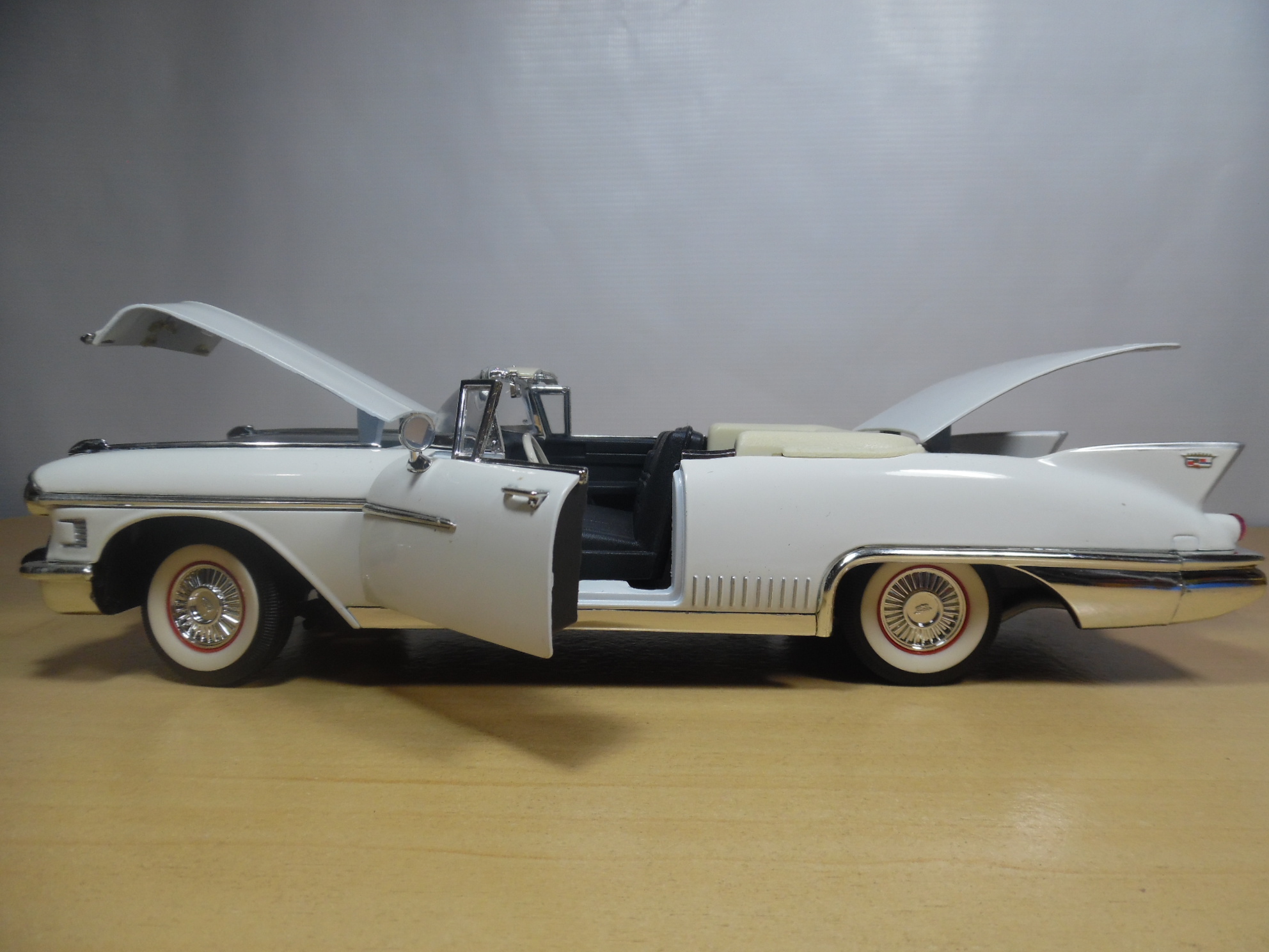 AUTO CLASICO CADILLAC EL DORADO BIARRITZ 1958