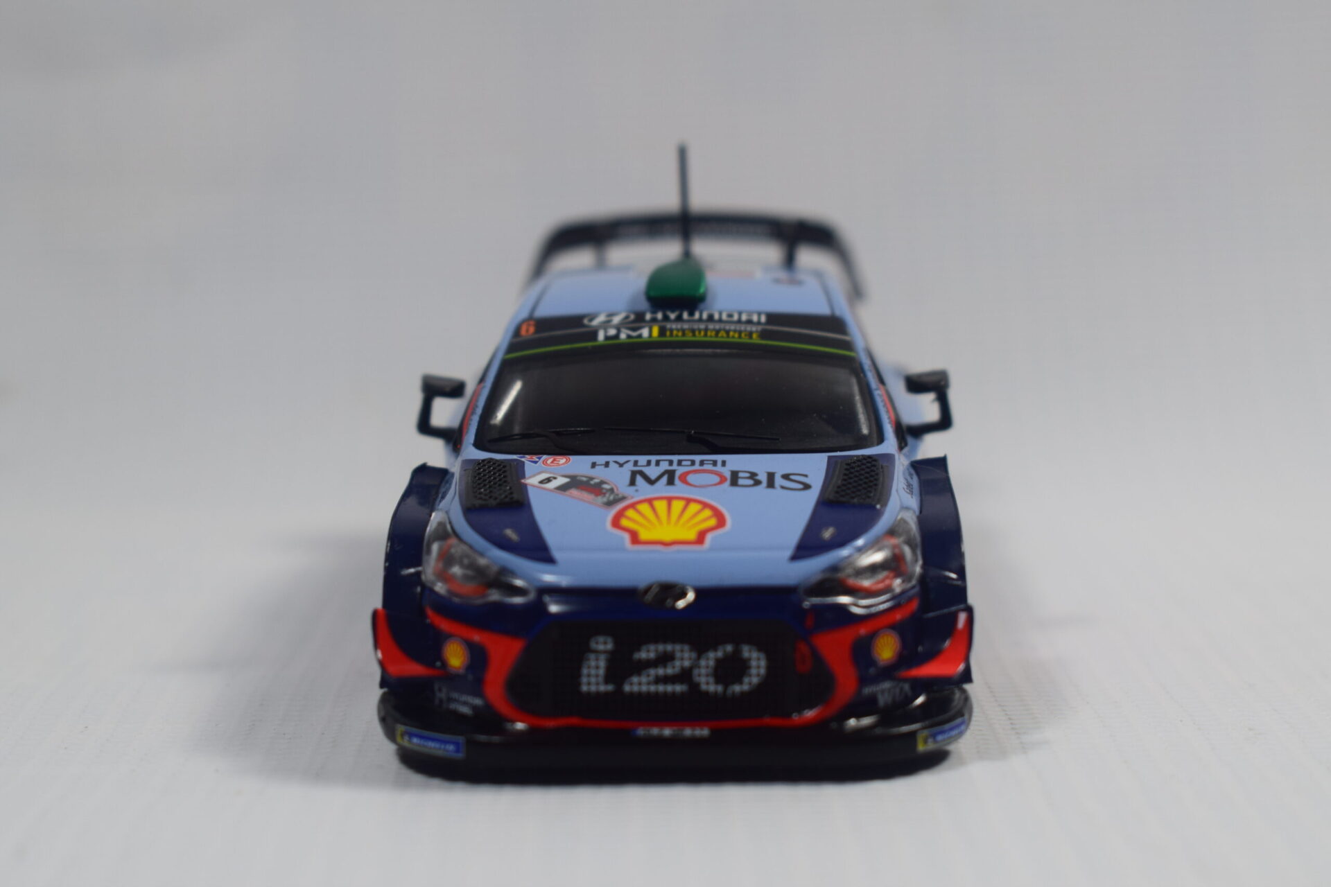AUTO DE COMPETENCIA HYUNDAI i20 WRC N°6 - Imagen 2